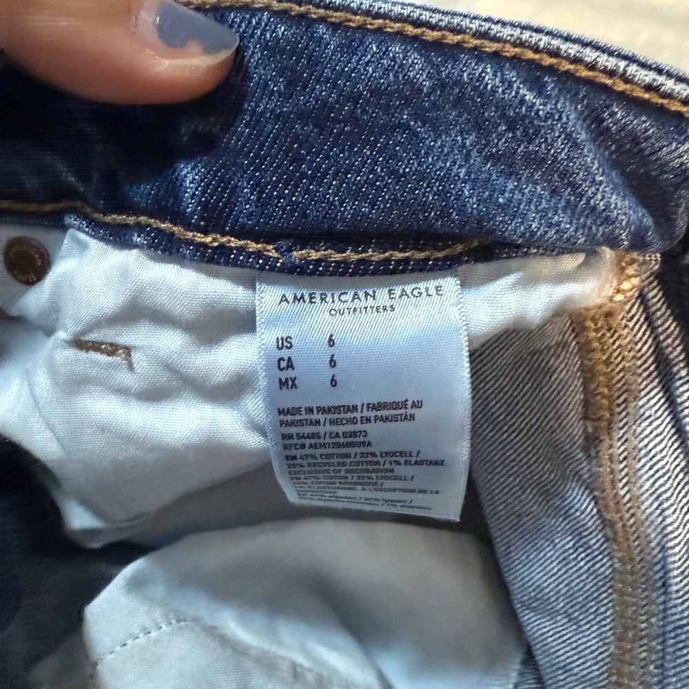 American Eagle Outfitters Women's Distressed Blue Jean Shorts size 6 - Picture 5 of 7